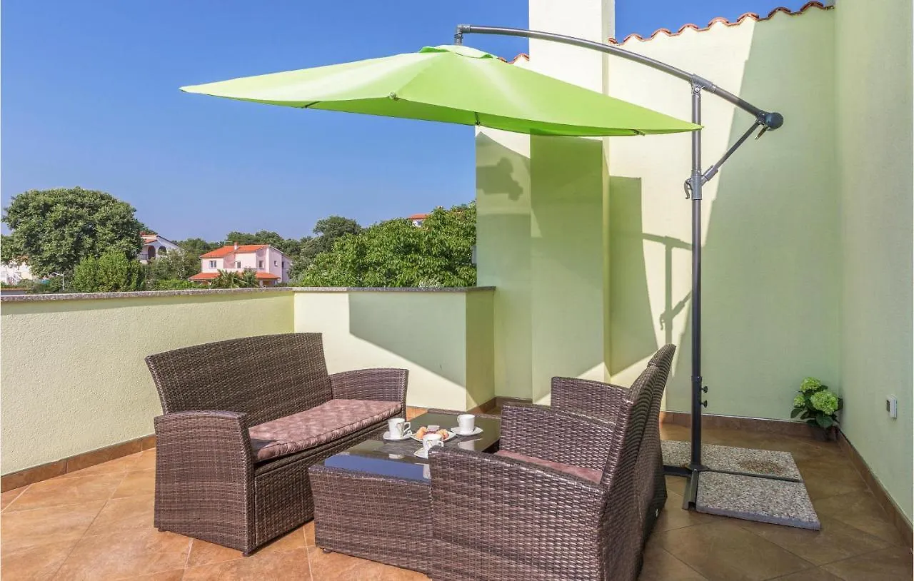 Amazing Home In Fazana With Kitchen بيت للعطل