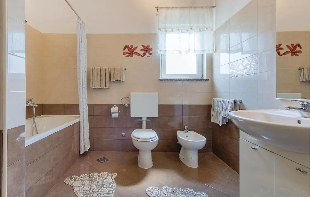 Amazing Home In Fazana With Kitchen بيت للعطل