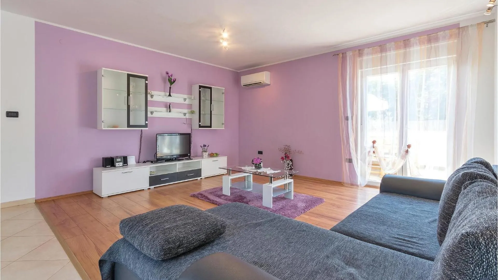 Semesterbostad Amazing Home In Fazana With Kitchen