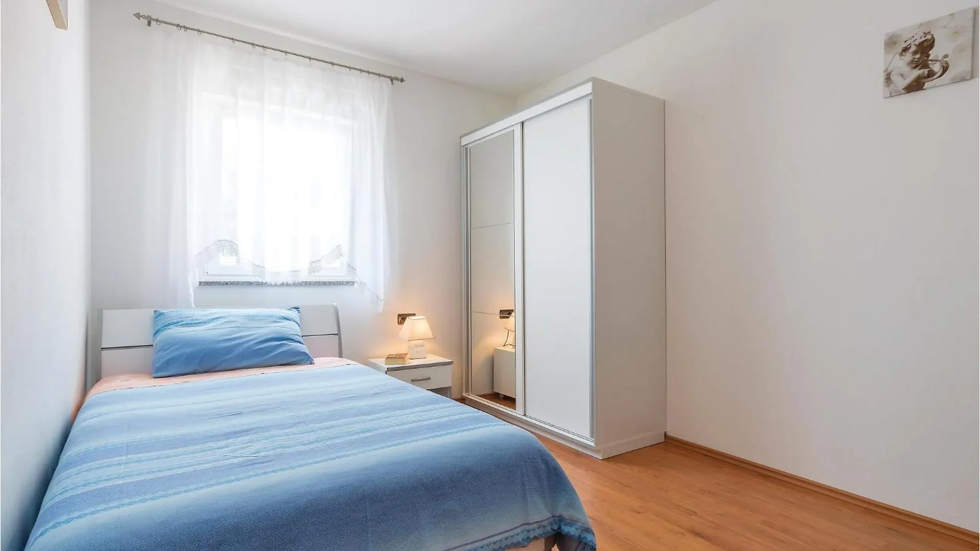 Amazing Home In Fazana With Kitchen Semesterbostad